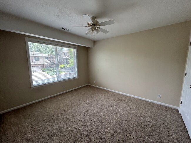 Building Photo - 686 E Union Garden Ct S
