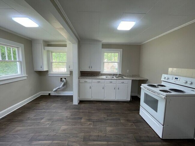 Building Photo - Beautiful 1 bedroom 1 bath duplex in Kannapolis