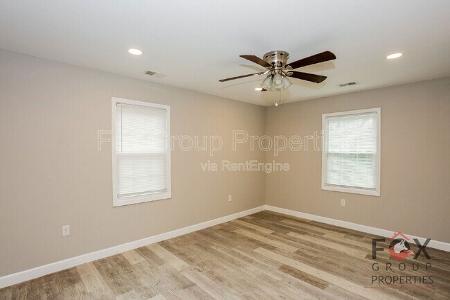 Building Photo - 5407 Venado St