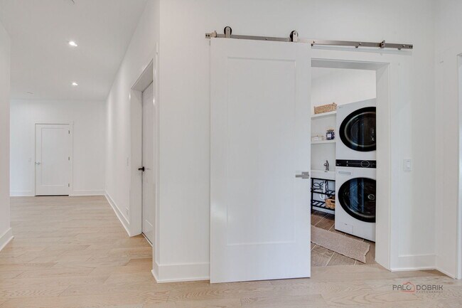 Building Photo - 19 Marina Dr