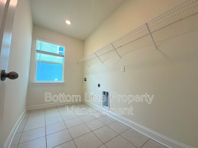 Building Photo - 4487 Fls Lk Dr S W