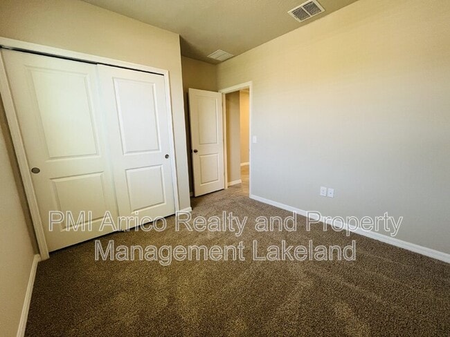 Building Photo - 1061 Oak Vly Dr