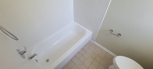 Building Photo - 11302 Meadow Lake Dr