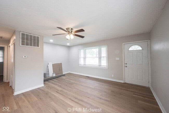 Building Photo - 4923 Barlow Dr