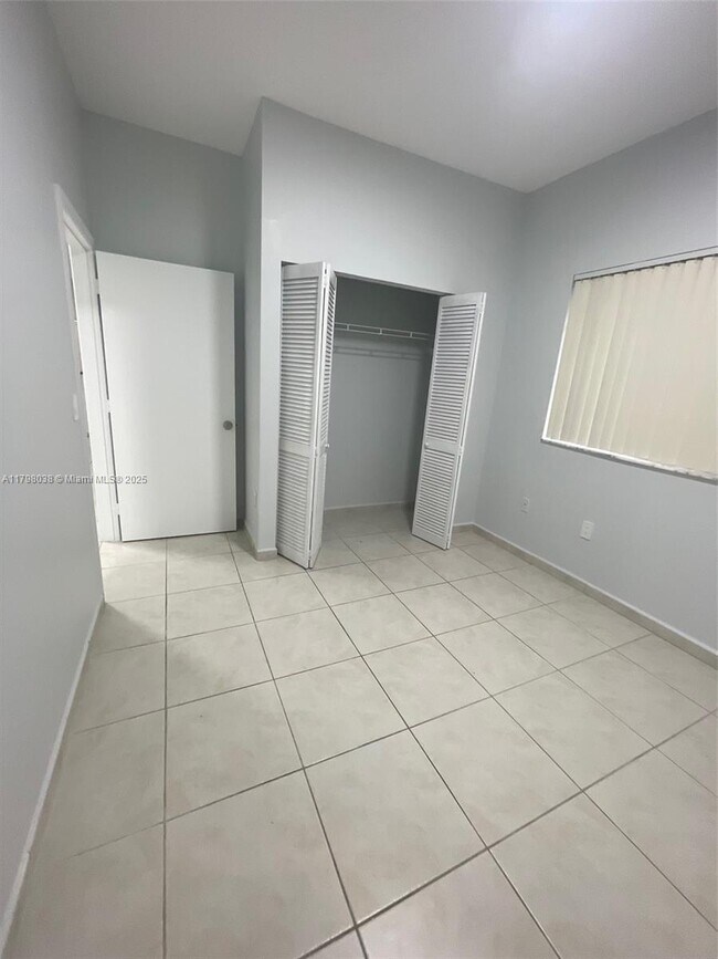 Building Photo - 7220 NW 114th Ave