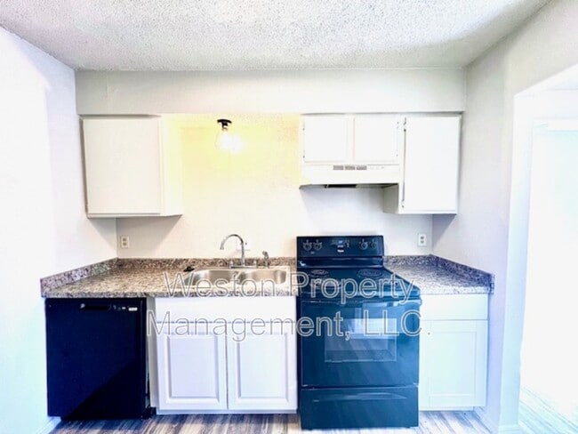 Building Photo - 6054 Northwest Expy