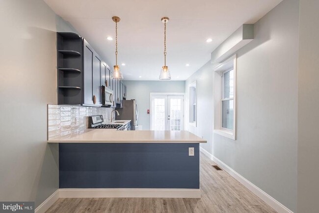 Building Photo - 3030 W Girard Ave