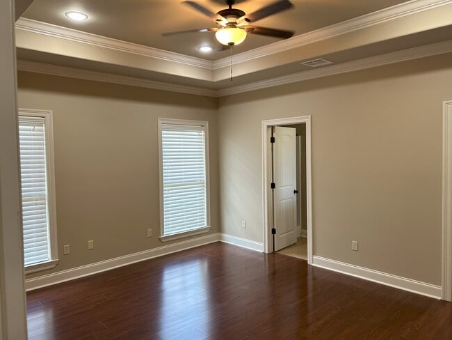 Building Photo - 102 Overbrook Dr