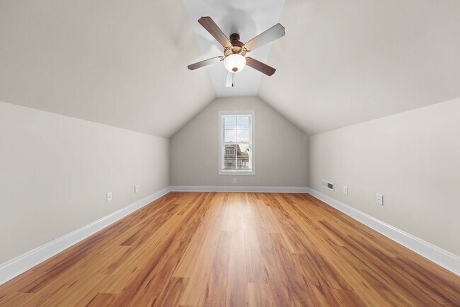 Building Photo - ~ COMPASS POINTE ~