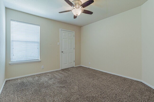 Building Photo - Great 4 bedroom 2.5 bath in Wildhorse