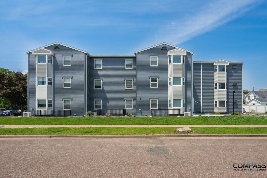 Interior Photo - 610 Gray St Apartments