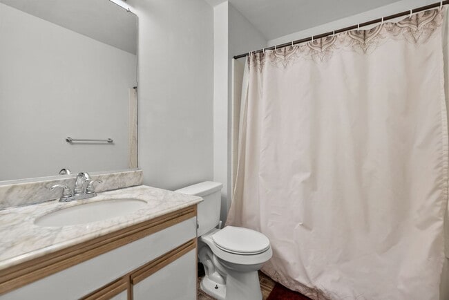 Building Photo - Rent in Virginia Beach!