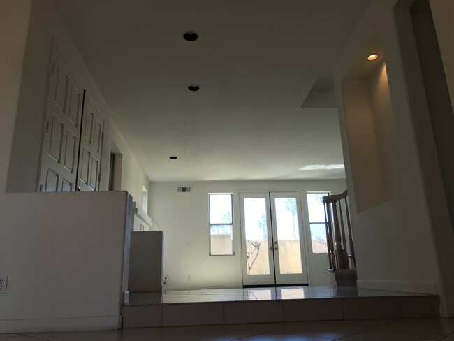 Middle Entrance Area - 624 Goldenwest St