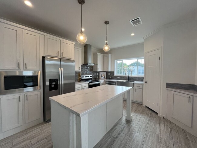 Building Photo - 557 Bimini Cay Cir