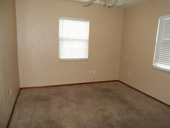 Building Photo - Central Lakeland - Three Bedroom One Bath