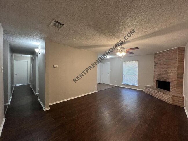 Building Photo - 2917 Raton Dr