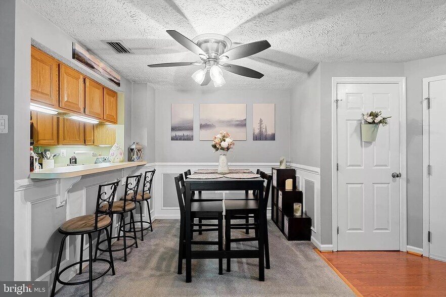 Building Photo - 209 Oak Leaf Cir