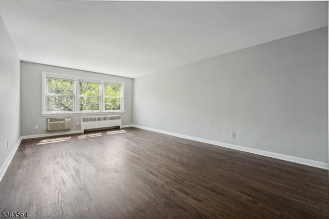 Building Photo - 24 Hutton Ave