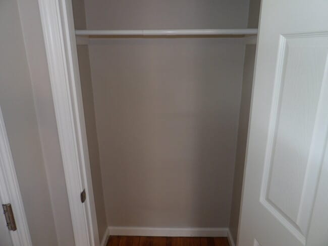 Building Photo - 286 Zandale Dr