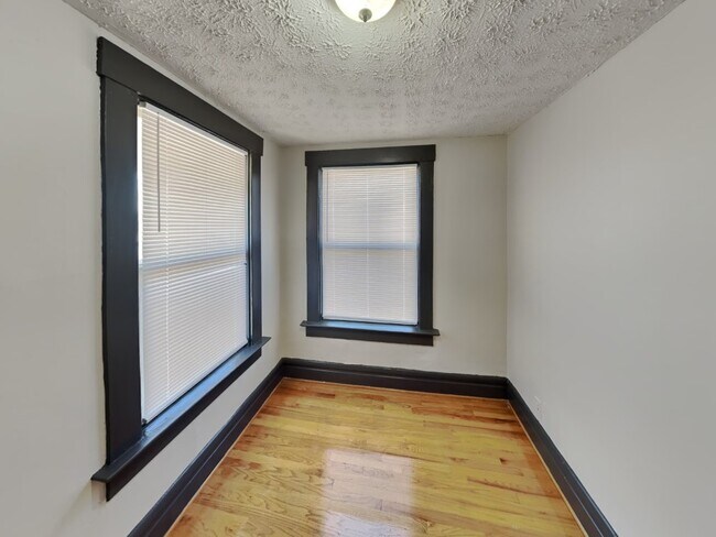 Building Photo - 286-288 E 16th Ave-288