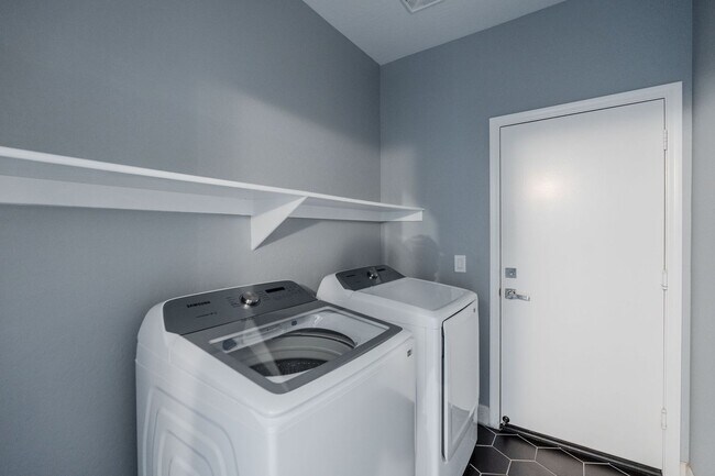 Building Photo - $3,500 For Lease Starting June 1, 2026 4 beds-2.5 Baths 2,421 Sq. Ft.  Amazing Gilbert 85298 Home...