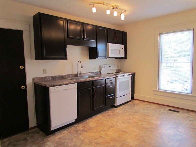 Building Photo - 225 E Findlay St