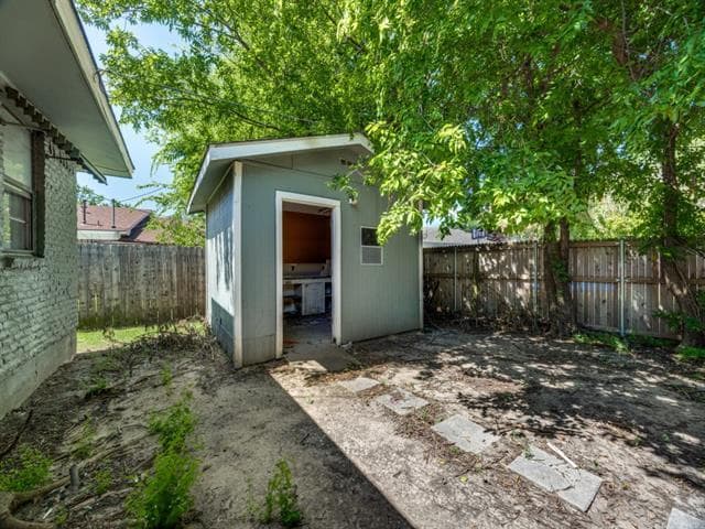 Building Photo - 1306 Blanton Pl