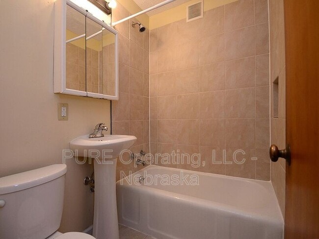 Building Photo - 210 N 32nd Ave