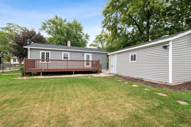 Building Photo - 8818 Fairway Dr