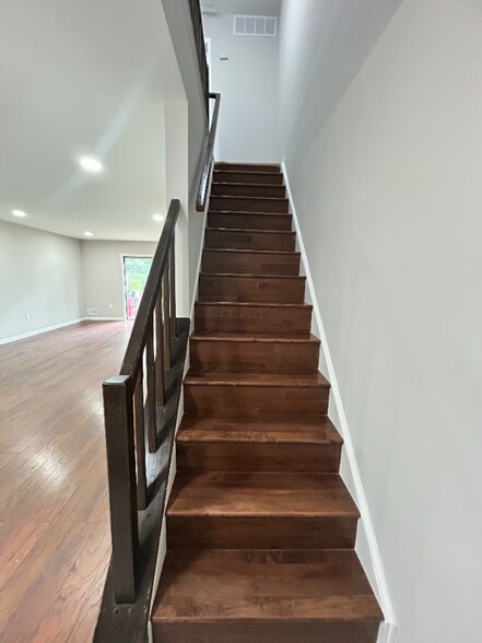 Building Photo - 279 Palombi Ct