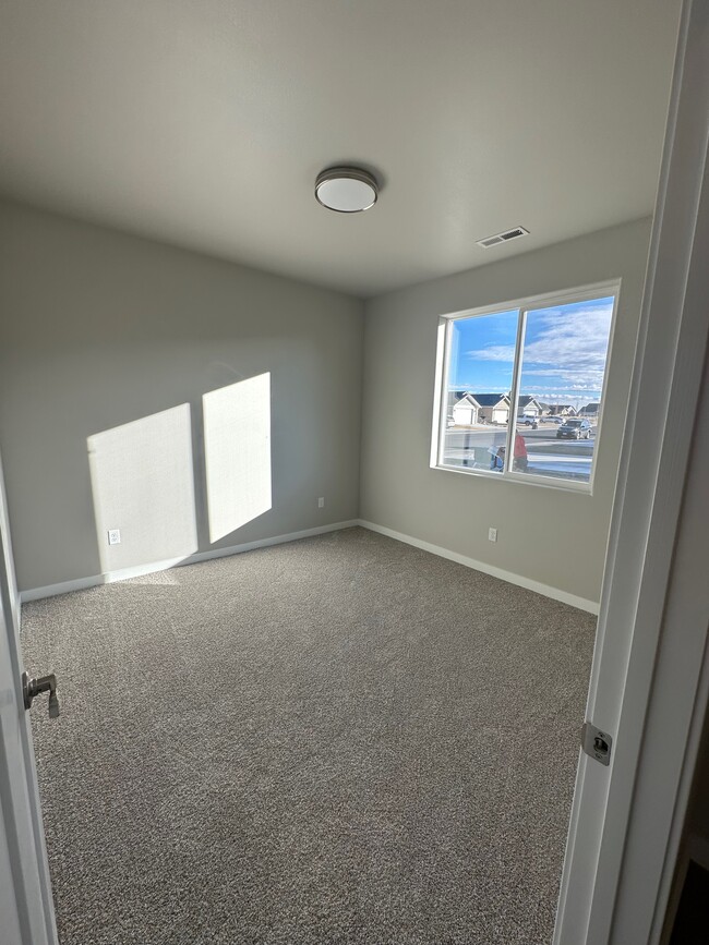 bedroom - 4081 Quinn Dr NE