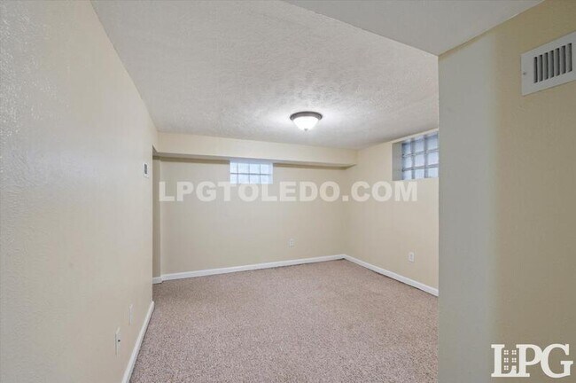 Building Photo - 1809 Pilgrim Rd