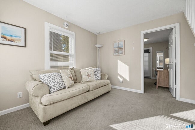 Building Photo - 116 College Pl