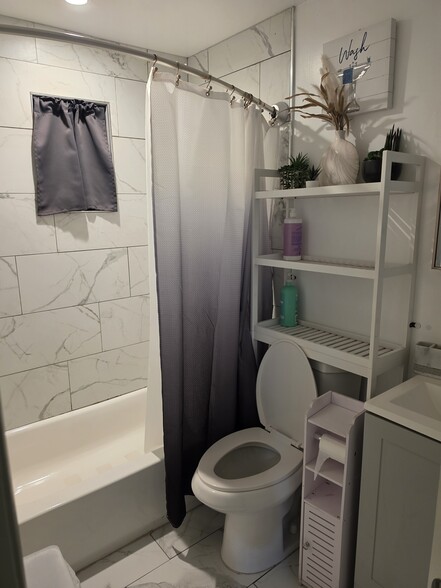 Bathroom - 124 E 135th St