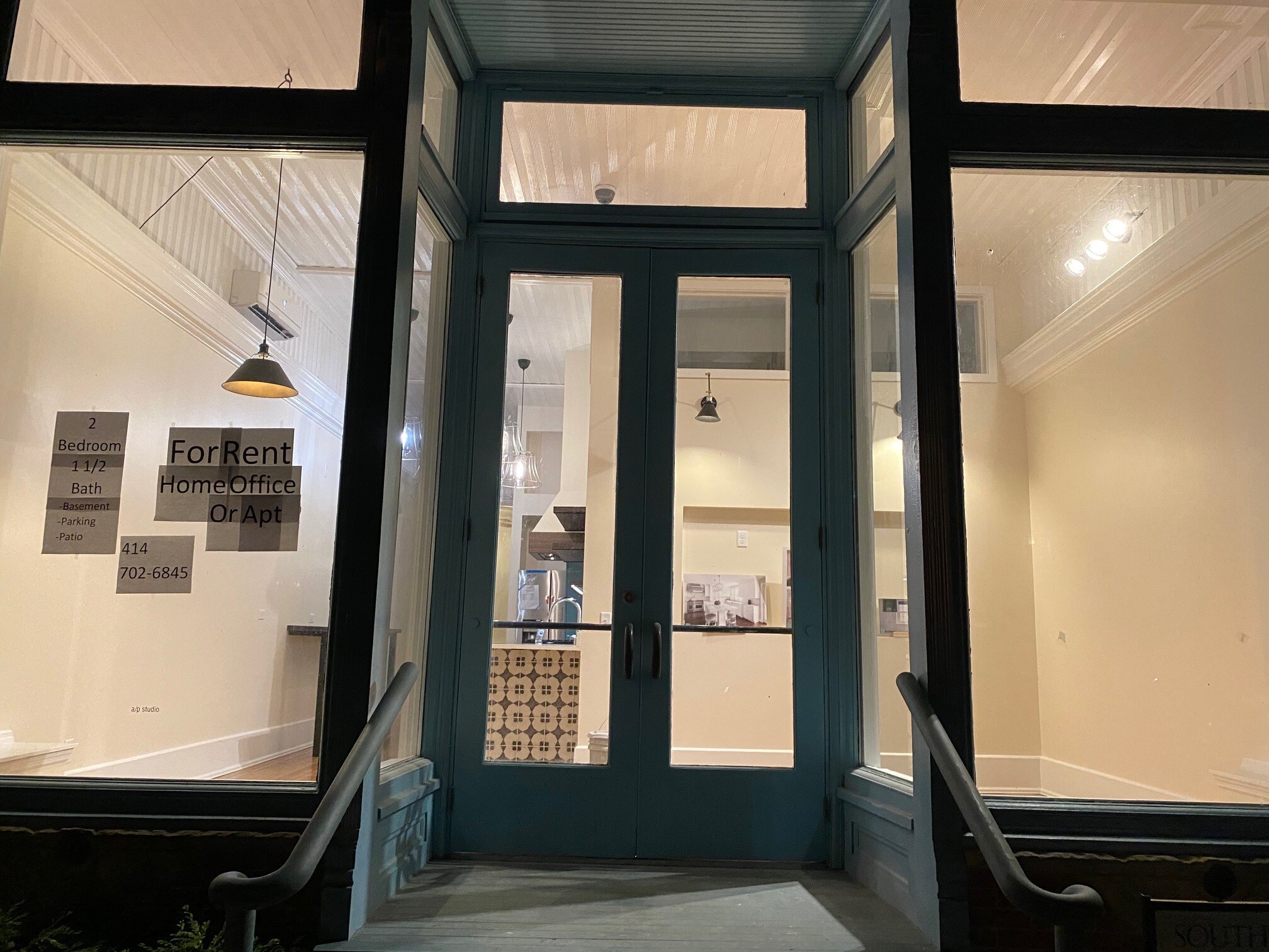 Front Doorway - 1728 N Franklin Pl