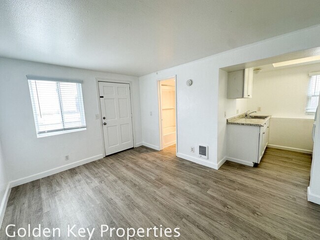 Building Photo - 1BR/1BA Apartment Across From the Beach!