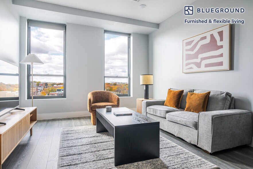 Primary Photo - 365 Western Ave