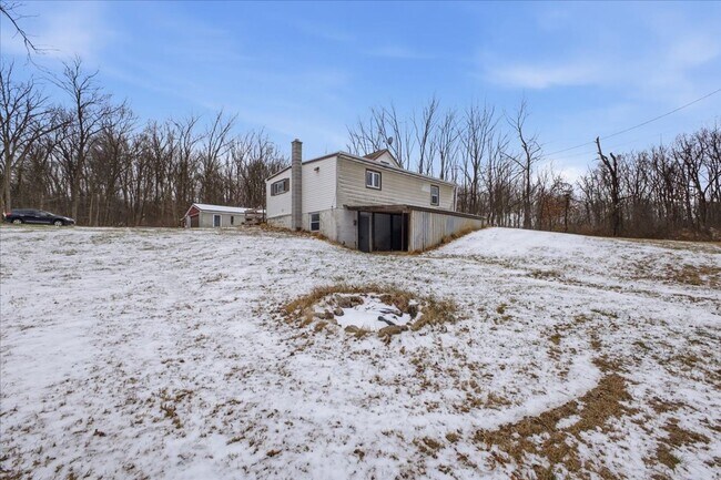 Building Photo - Single Home Available Just Under One Acre Lot!