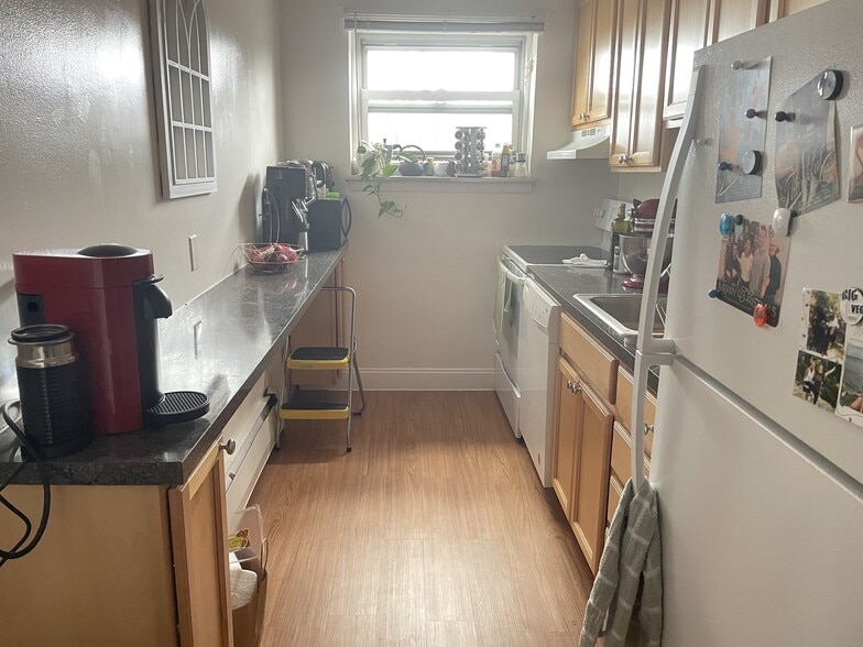 Building Photo - 14 Commonwealth Ct