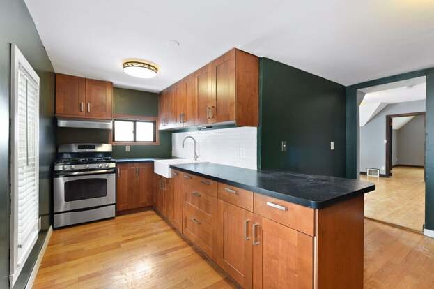 Building Photo - 892 Margaret St