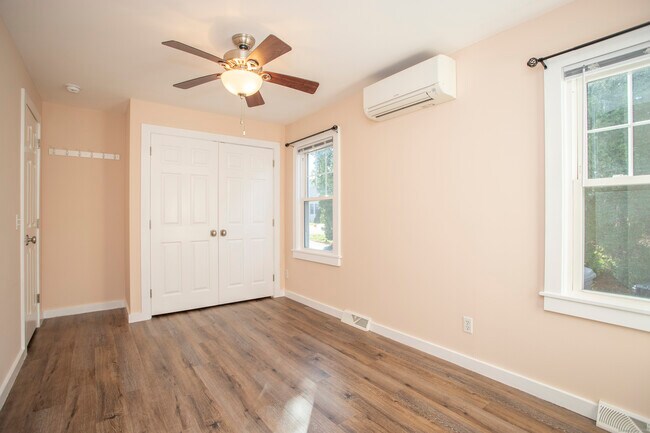 Building Photo - 10 Dorothy Rd