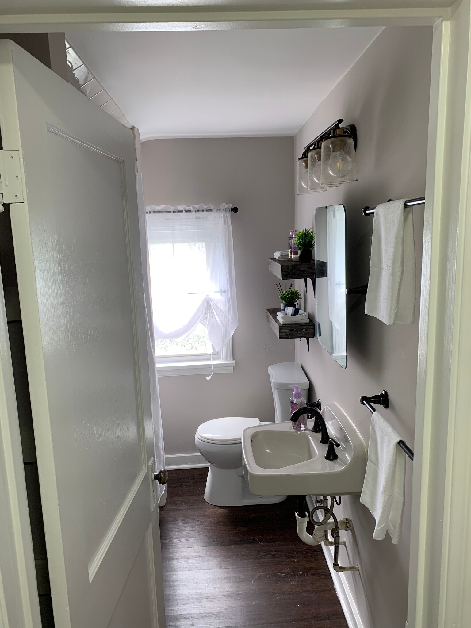 Building Photo - 804 Bauman Ave