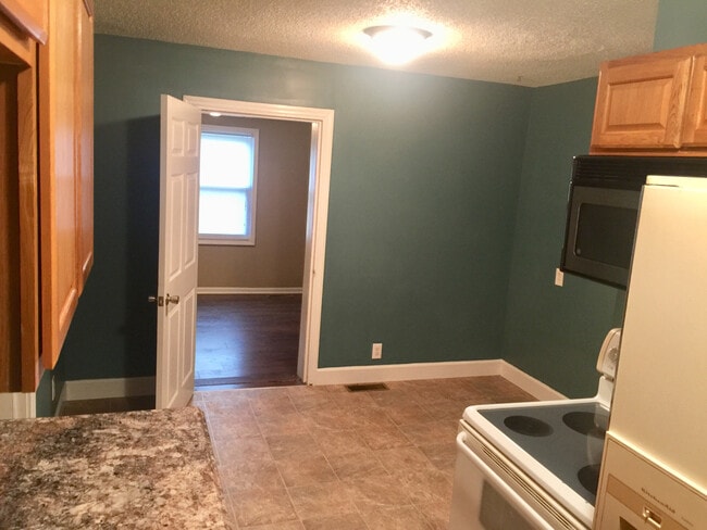 Building Photo - 3 Bedroom 1 Bath House in Madison with Amenities!  $1925/mo