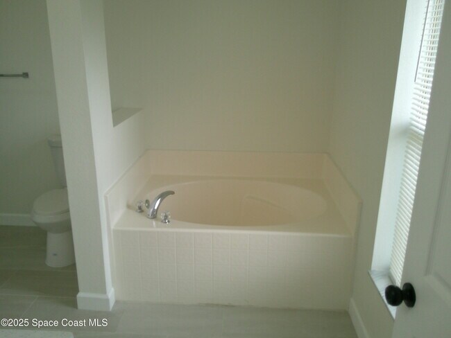 Building Photo - 4049 Wilkes Dr