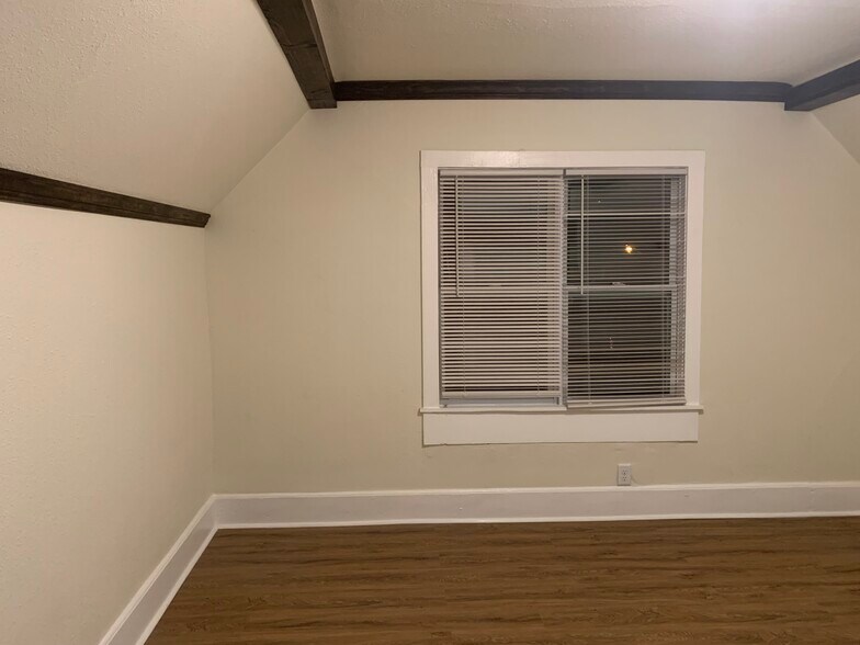 Building Photo - 318 N 41st St