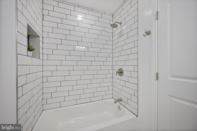 Building Photo - 328 S Macon St.