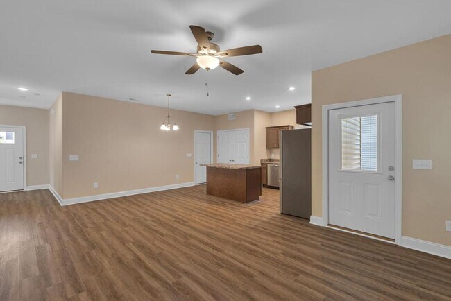 Building Photo - Beautiful Newly Built Home!