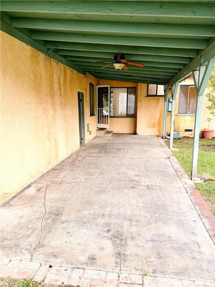 Building Photo - 18424 Calvert St