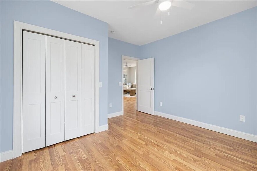 Building Photo - 146 Evergreen St