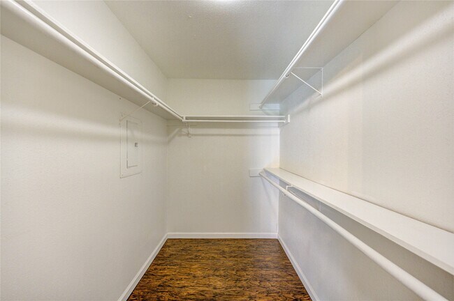 Building Photo - 2120 Wilcrest Dr